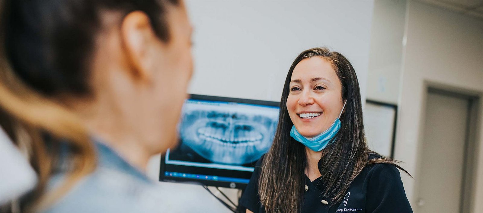 Dentiste de la Clinique Dentaire Cartier avec une patiente