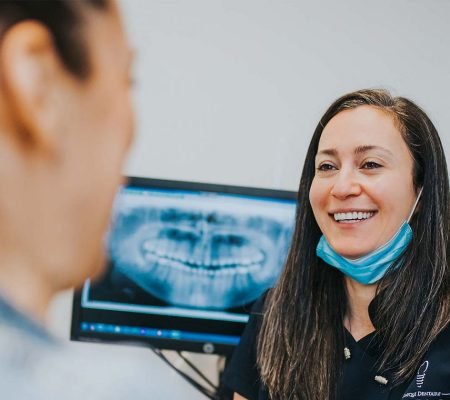 Clinique-Dentaire-Cartier-Dentiste-Client-Chaise-2000x1333